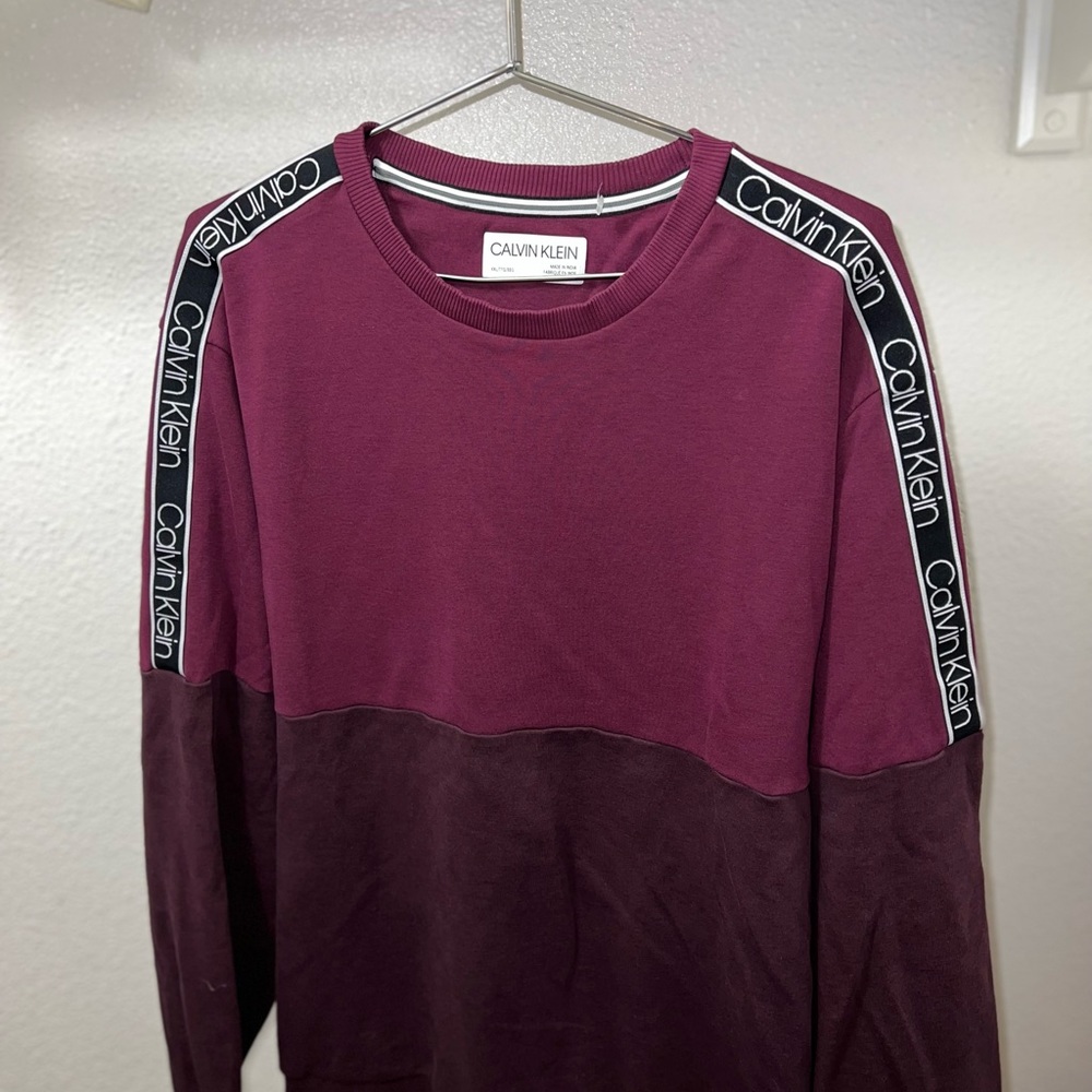 Calvin Klein Unisex Oversized Maroon Crew-Neck- XXL